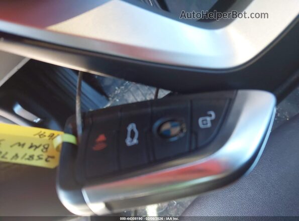 3MW5R1J07M8C04691 2021 BMW 3 SERIES Red Widok deski rozdzielczej