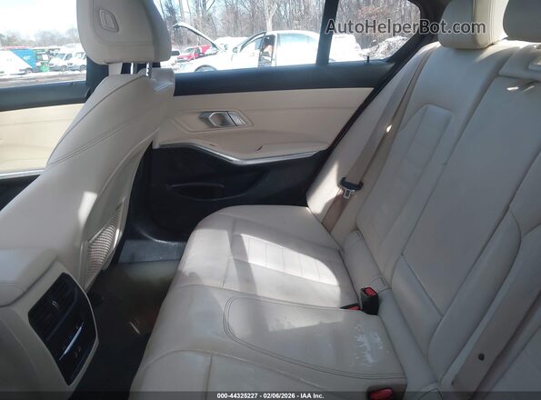 3MW5R7J07M8B73896 2021 BMW 3 SERIES Red Widok naklejki z numerem VIN
