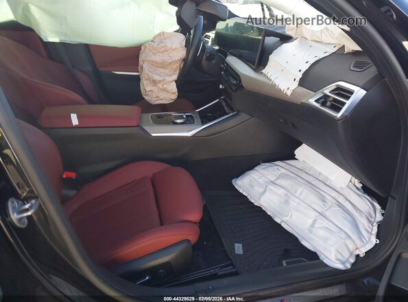 3MW69CW02S8F19212 2025 BMW 3 SERIES Черный Вид салона спереди