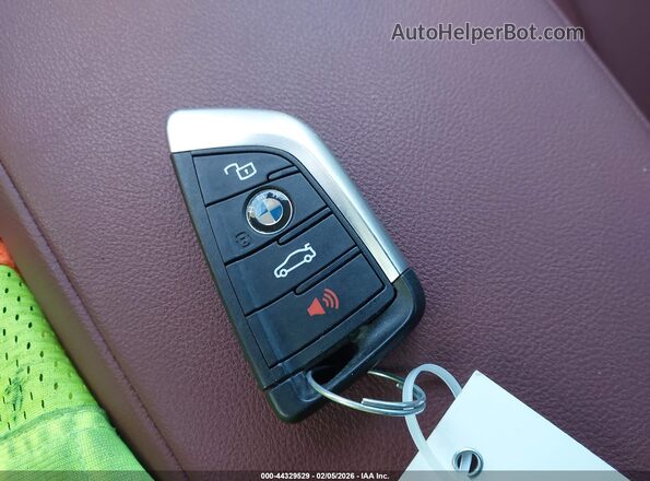 3MW69CW02S8F19212 2025 BMW 3 SERIES Черный Вид панели приборов