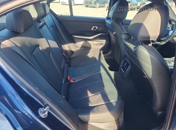 3MW69CW09S8F82047 2025 BMW 3 SERIES Blue Rear seats view