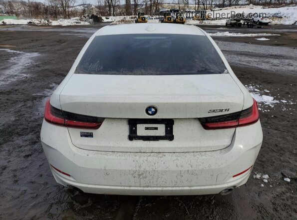 3MW69FF02R8E24726 2024 BMW 3 SERIES White Rear view