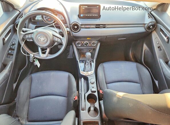 3MYDLBYV0KY522481 2019 TOYOTA YARIS Серебряный Вид панели приборов