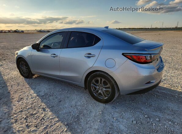 3MYDLBYV0KY522481 2019 TOYOTA YARIS Серебряный Задняя левая четверть