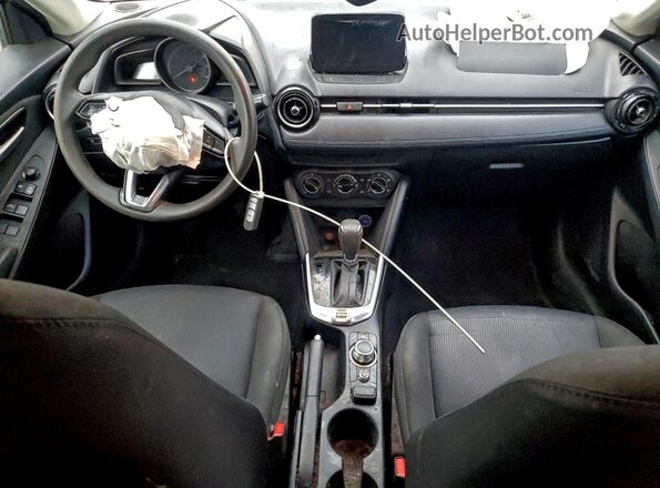 3MYDLBYV0KY525509 2019 TOYOTA YARIS White Widok deski rozdzielczej