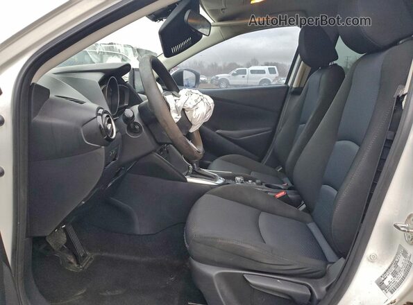 3MYDLBYV0KY525509 2019 TOYOTA YARIS White Widok wnętrza z przodu