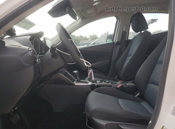 3MYDLBYV0KY527759 2019 TOYOTA YARIS White Вид салону спереду