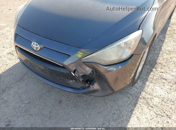 3MYDLBYV1JY314107 2018 TOYOTA YARIS IA Gray Vista frontal