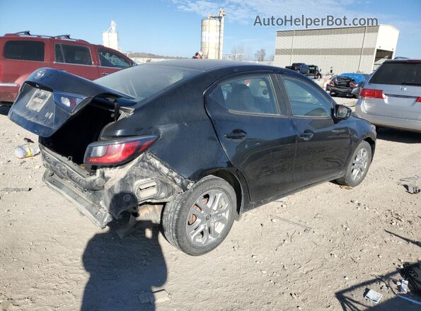 3MYDLBYV1JY322613 2018 TOYOTA YARIS Black Задня права чверть