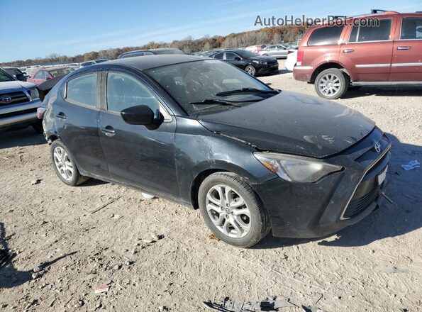 3MYDLBYV1JY322613 2018 TOYOTA YARIS Black Передня права чверть