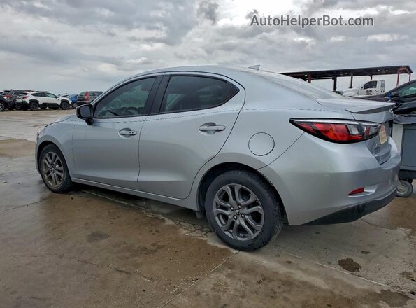 3MYDLBYV1KY505303 2019 TOYOTA YARIS Silver 