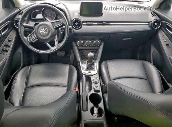 3MYDLBYV1KY505303 2019 TOYOTA YARIS Silver 