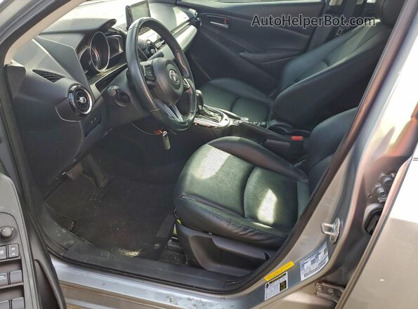 3MYDLBYV1KY505303 2019 TOYOTA YARIS Silver 