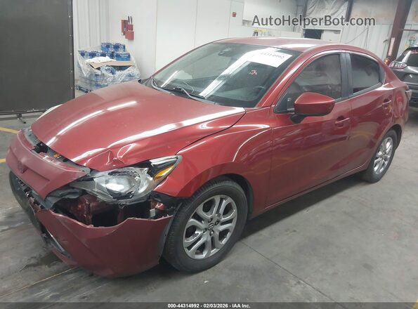 3MYDLBYV2JY330865 2018 TOYOTA YARIS IA Red წინა მარცხენა ხედი სამი მეოთხედიდან
