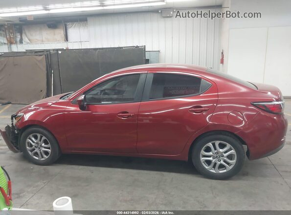 3MYDLBYV2JY330865 2018 TOYOTA YARIS IA Red სალონის 360-გრადუსიანი ხედი