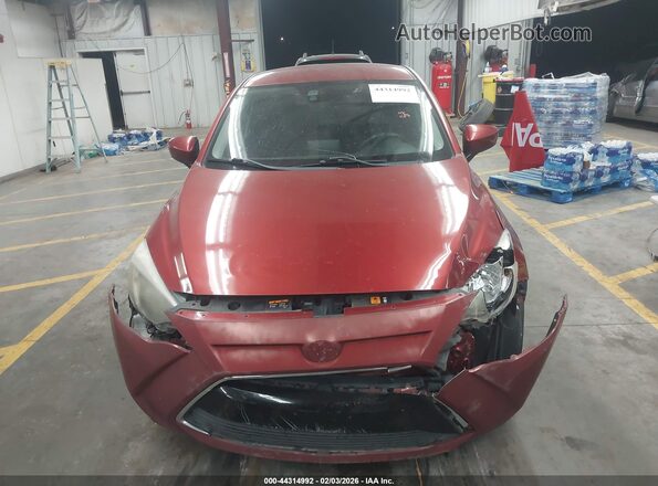 3MYDLBYV2JY330865 2018 TOYOTA YARIS IA Red ხელსაწყოთა პანელის ხედი