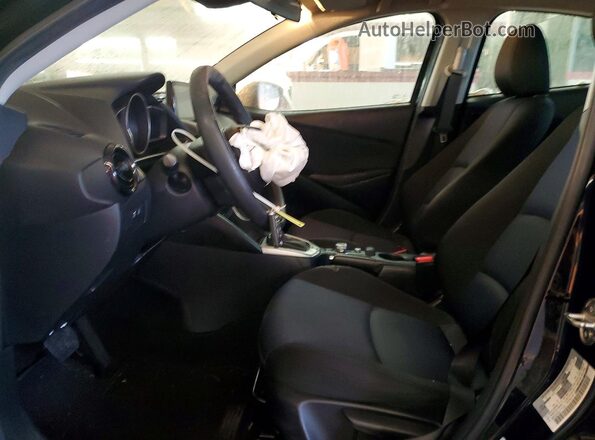 3MYDLBYV2LY711618 2020 TOYOTA YARIS Black Вид салону спереду