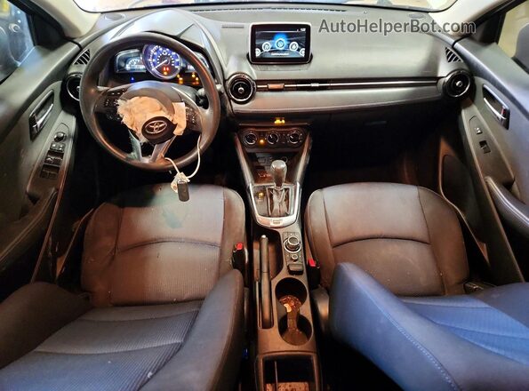 3MYDLBYV3HY152300 2017 TOYOTA YARIS White Vista del salpicadero