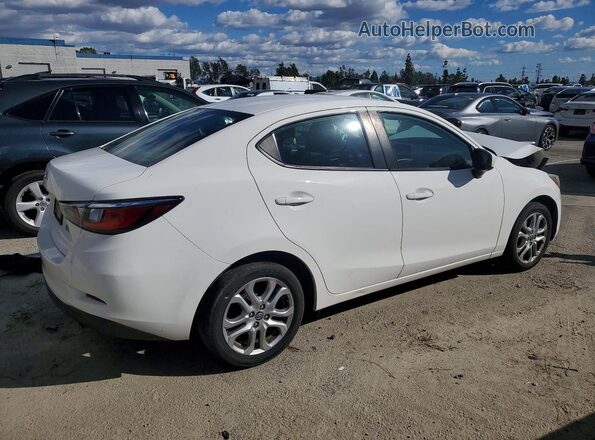 3MYDLBYV3JY330177 2018 TOYOTA YARIS White Задня права чверть
