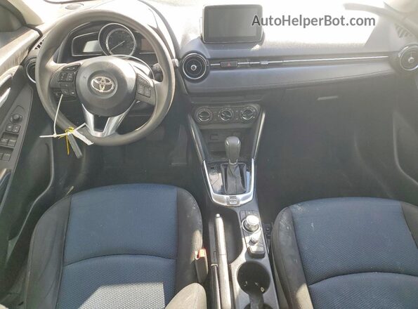 3MYDLBYV3JY330177 2018 TOYOTA YARIS White Вид панелі приладів