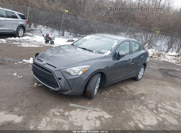 3MYDLBYV3KY523303 2019 TOYOTA YARIS Gray Przód lewy