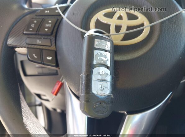 3MYDLBYV4JY300086 2018 TOYOTA YARIS IA Silver Vista del salpicadero