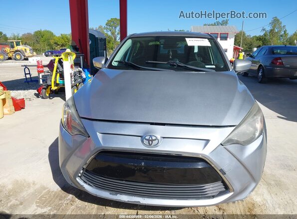 3MYDLBYV4JY300086 2018 TOYOTA YARIS IA Silver Vista del cuadro de instrumentos
