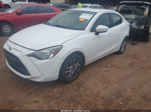 3MYDLBYV4JY333024 2018 TOYOTA YARIS IA White Front left