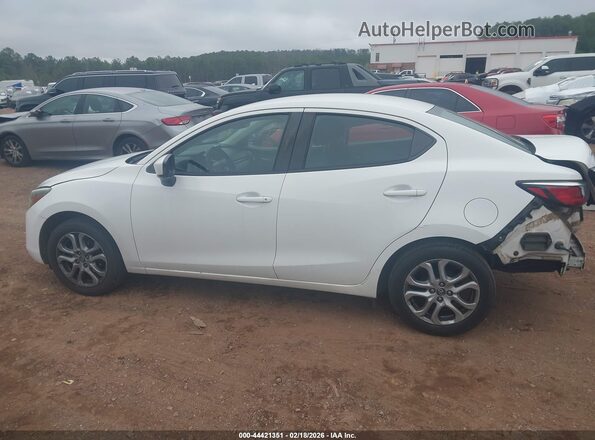 3MYDLBYV4JY333024 2018 TOYOTA YARIS IA White 360 interior view