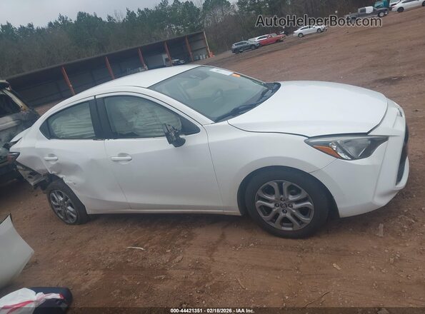 3MYDLBYV4JY333024 2018 TOYOTA YARIS IA White Rear interior view