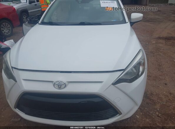 3MYDLBYV4JY333024 2018 TOYOTA YARIS IA White Instrument cluster view