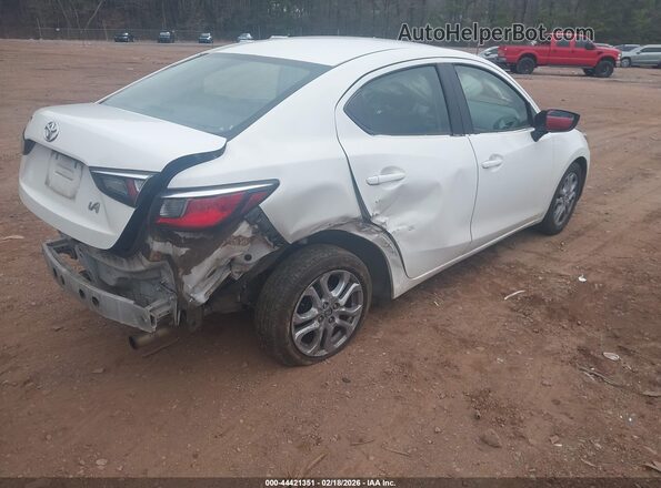 3MYDLBYV4JY333024 2018 TOYOTA YARIS IA White Rear right
