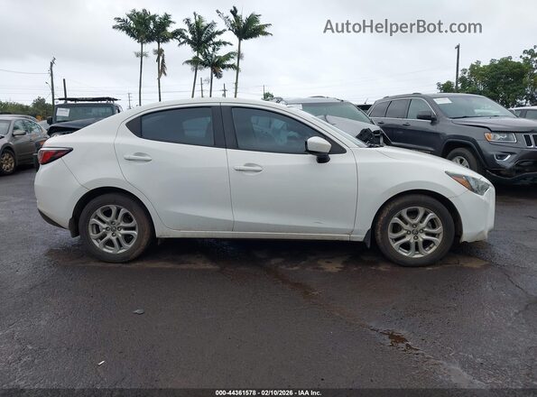 3MYDLBYV6HY155188 2017 TOYOTA YARIS IA White Vista interior trasera
