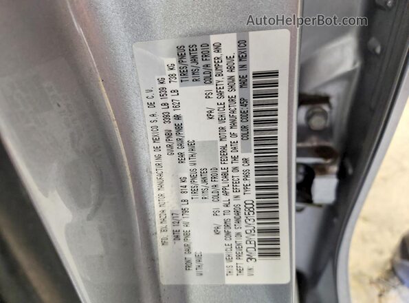 3MYDLBYV9JY315800 2018 TOYOTA YARIS Silver 