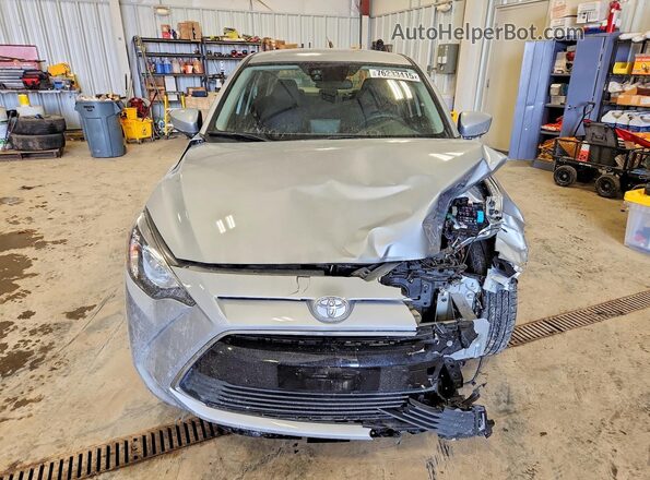 3MYDLBYV9JY315800 2018 TOYOTA YARIS Silver 