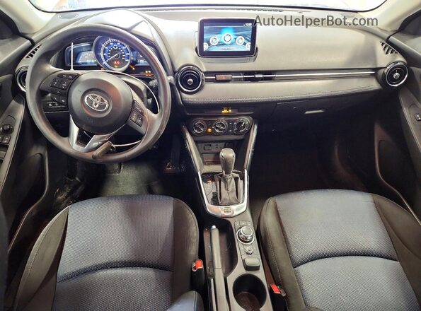 3MYDLBYV9JY315800 2018 TOYOTA YARIS Silver 