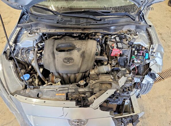 3MYDLBYV9JY315800 2018 TOYOTA YARIS Silver 
