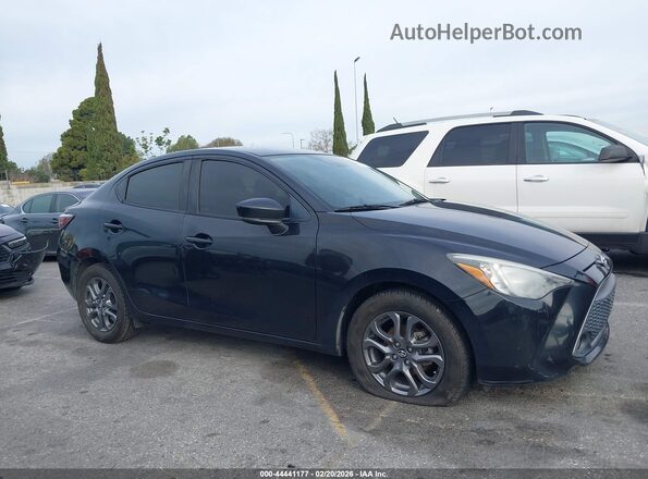 3MYDLBYVXKY501833 2019 TOYOTA LE Black 