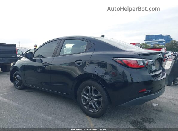 3MYDLBYVXKY501833 2019 TOYOTA LE Black 