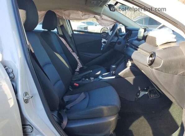 3MYDLBYVXLY715612 2020 TOYOTA YARIS Silver წინა სალონის ხედი