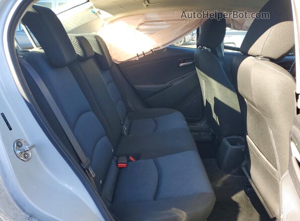 3MYDLBYVXLY715612 2020 TOYOTA YARIS Silver უკანა სავარძლების ხედი