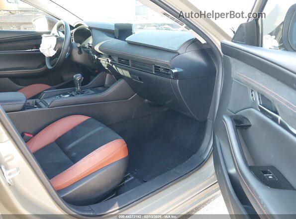 3MZBPBXY4SM478771 2025 MAZDA 3 Green Вид салону спереду