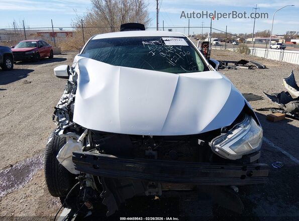 3N1AB7AP4HY332160 2017 NISSAN SENTRA White Вид задньої частини салону