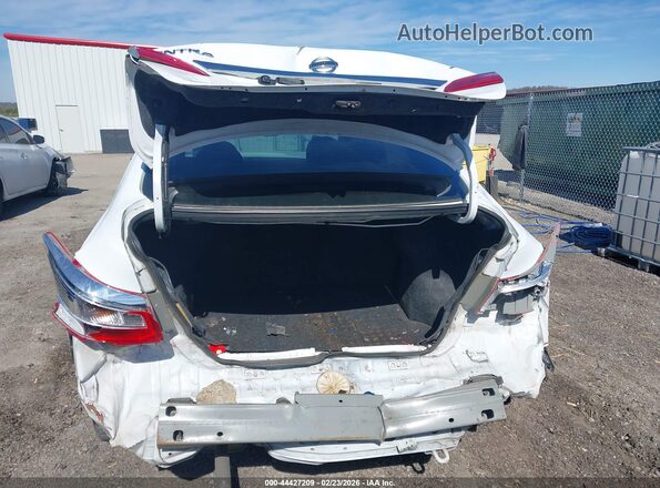 3N1AB7AP5JY289518 2018 NISSAN SENTRA White 