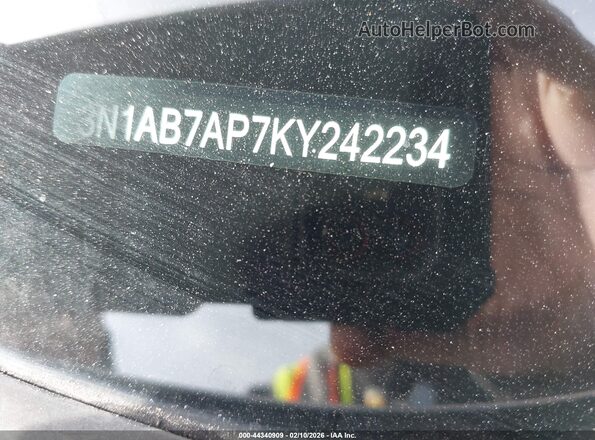 3N1AB7AP7KY242234 2019 NISSAN SENTRA Silver ძრავის განყოფილების ხედი