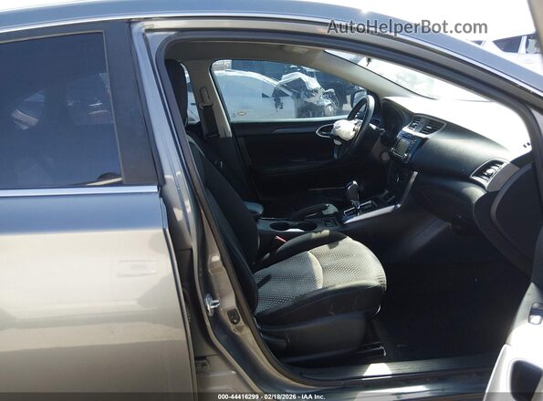 3N1AB7AP8JY268243 2018 NISSAN SENTRA Gray Widok wnętrza z przodu