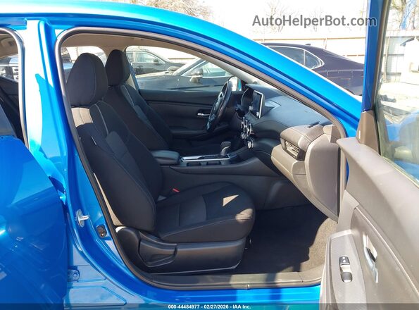 3N1AB8CV0PY245842 2023 NISSAN SENTRA Синий Вид салона спереди