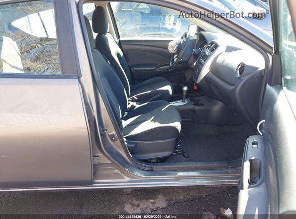3N1CN7AP2GL829414 2016 NISSAN VERSA Silver Widok wnętrza z przodu