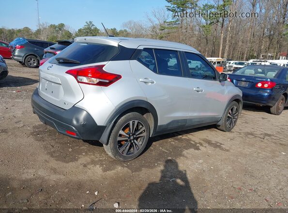 3N1CP5CU0JL536944 2018 NISSAN KICKS Silver Tył prawy