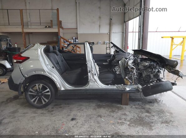 3N1CP5CU9KL521991 2019 NISSAN KICKS Silver Rear interior view